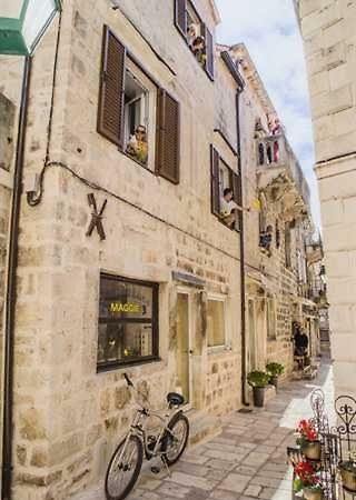 White Rabbit Hostel Hvar Town Exterior foto